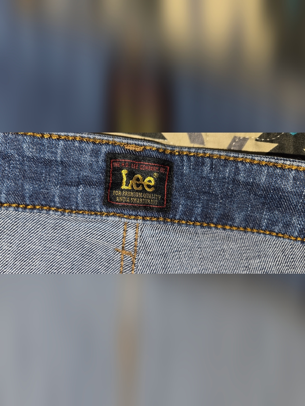 Lee High-Waist Denim Shorts in Dark Blue Size 12 Medium - Picture 4 of 11
